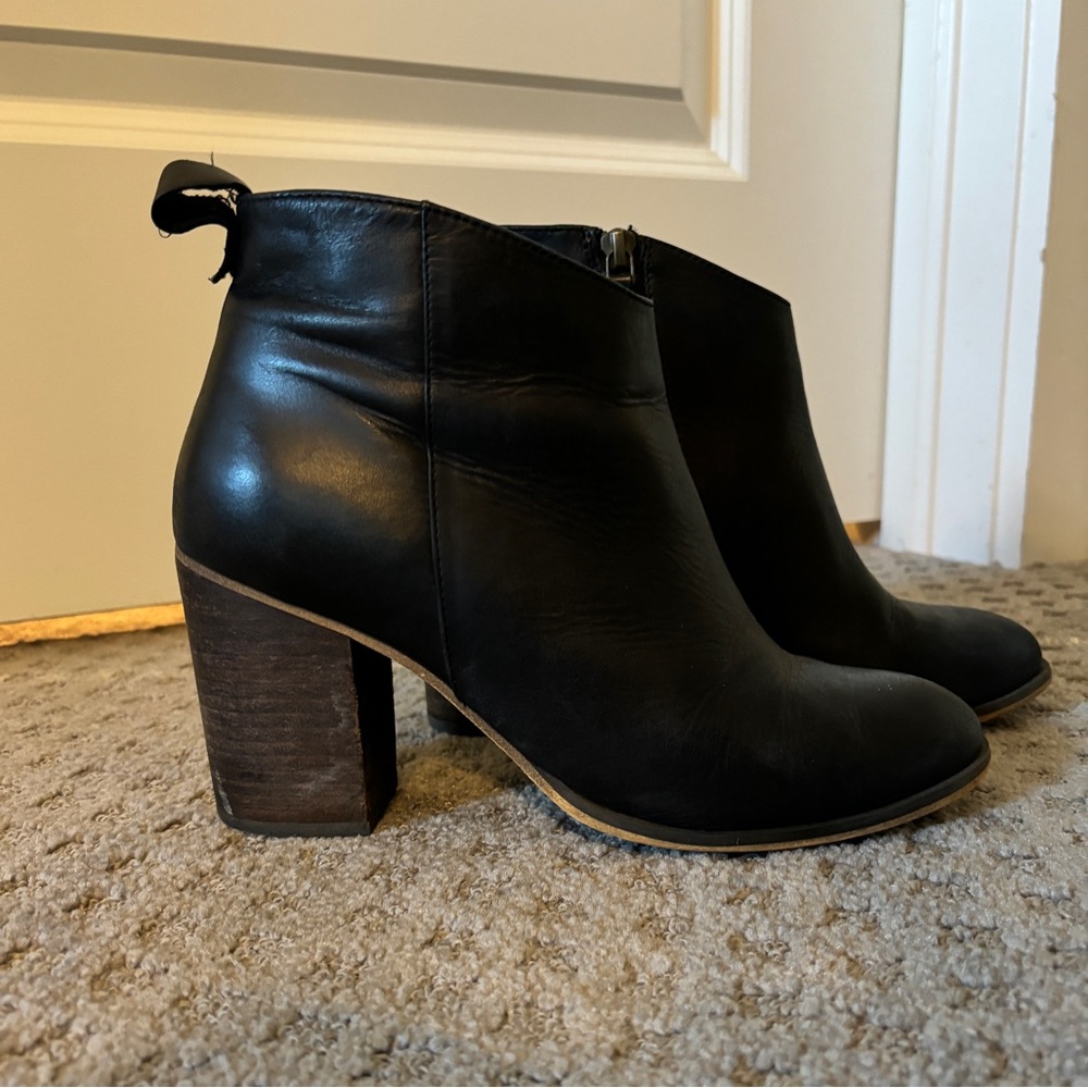 Black Leather Ankle Boots - Size 7.5 - Good Used Condition
